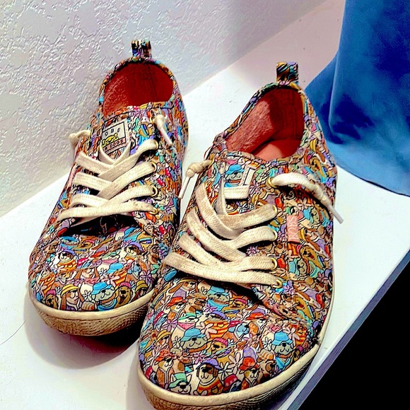 Almost new worn once out grew supper fast have BOX - Picture 1 of 3